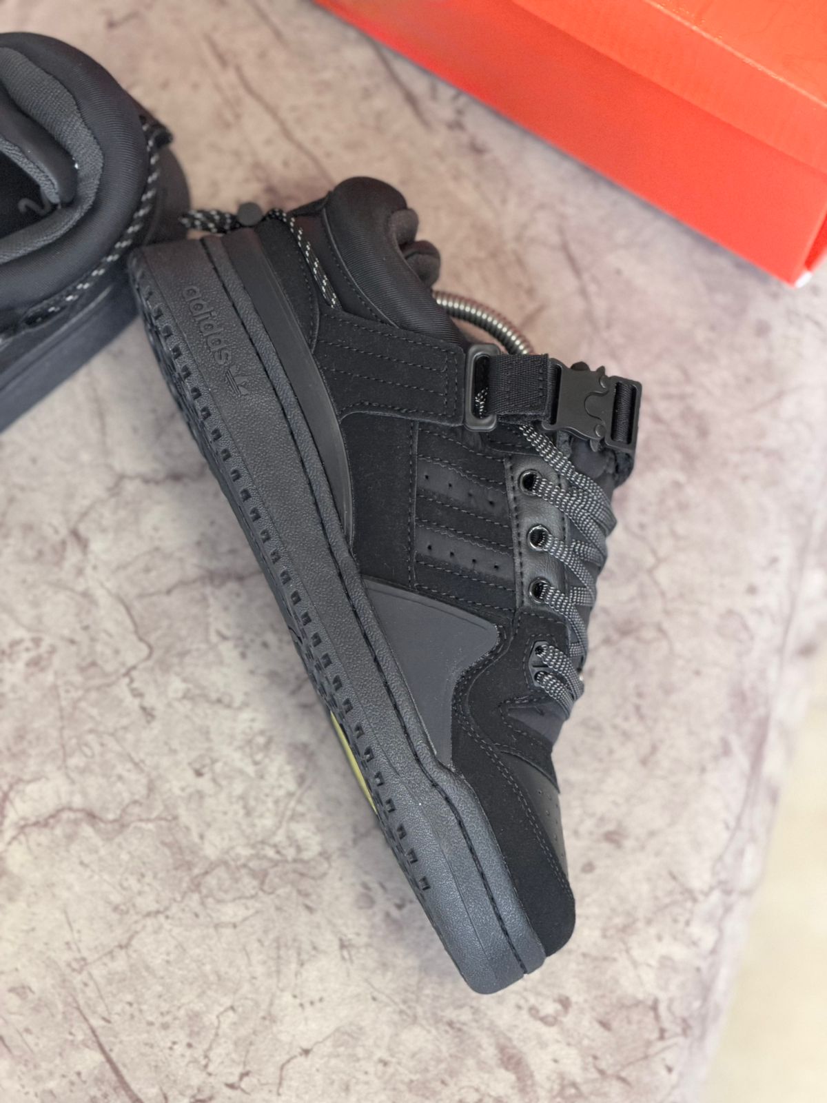 ADIDAS FORUM BUCKLE X BAD BUNNY