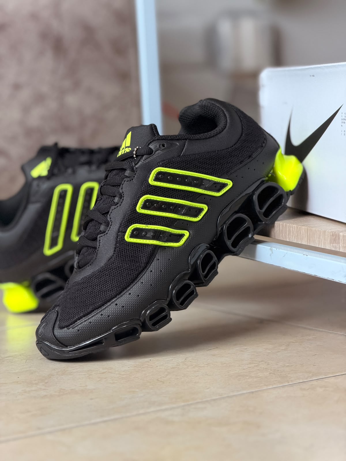 ADIDAS MEGARIDE NEGRA AMARILLA