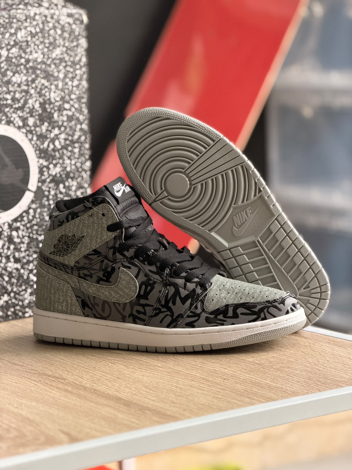 AIR JORDAN 1 HIGH OG REBELLIONAIRE