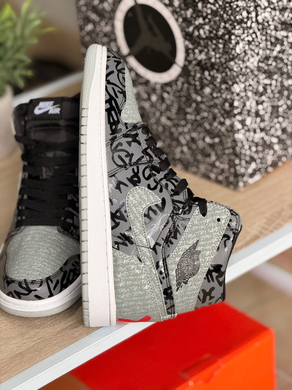 AIR JORDAN 1 HIGH OG REBELLIONAIRE