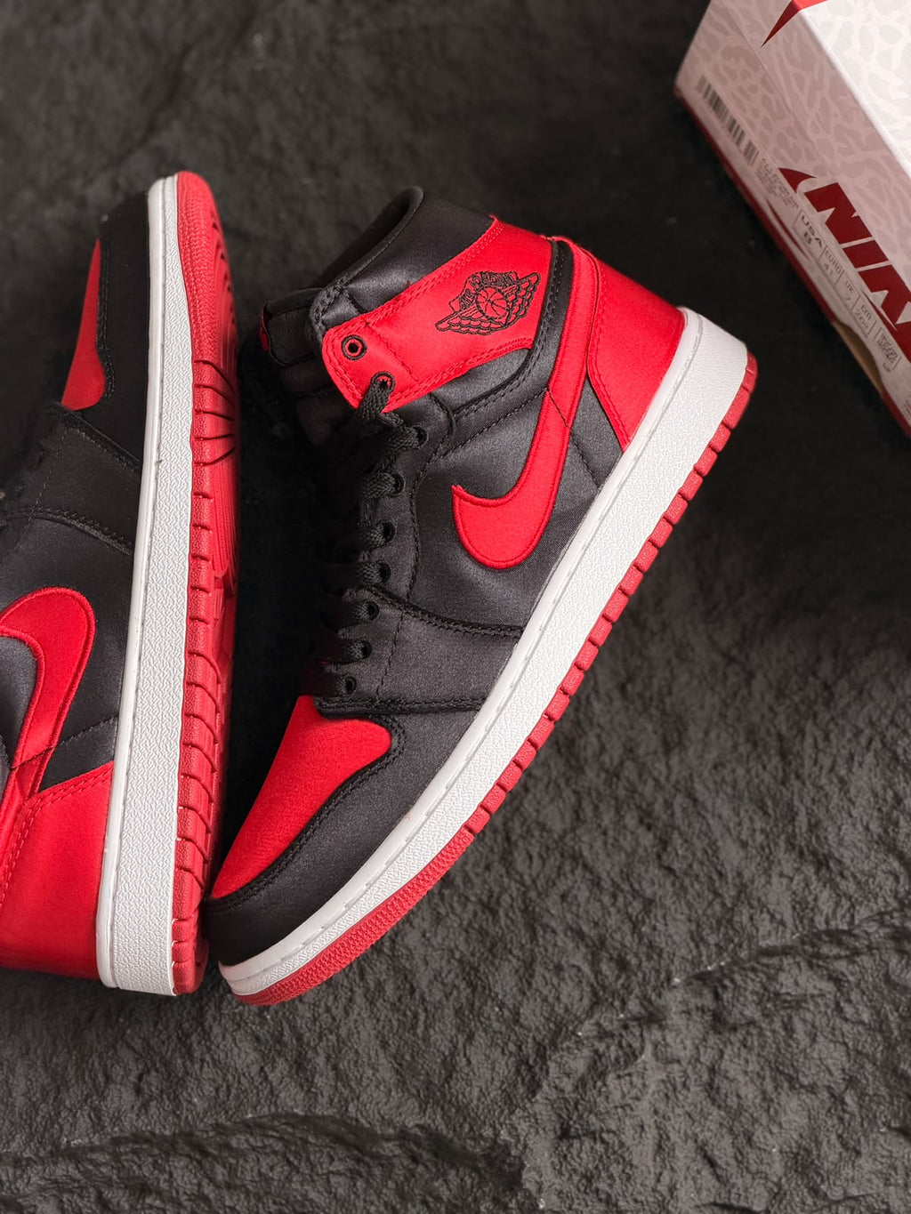 AIR JORDAN 1 HIGH OG SATIN BRED