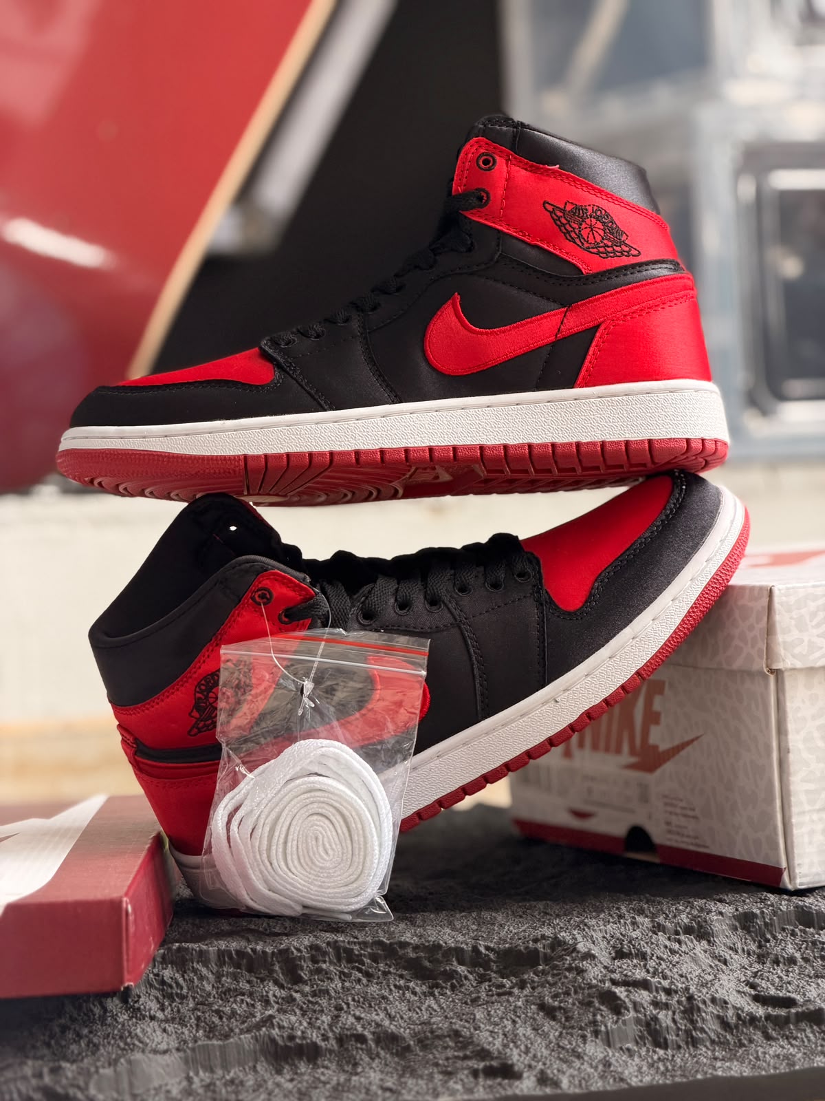 AIR JORDAN 1 HIGH OG SATIN BRED