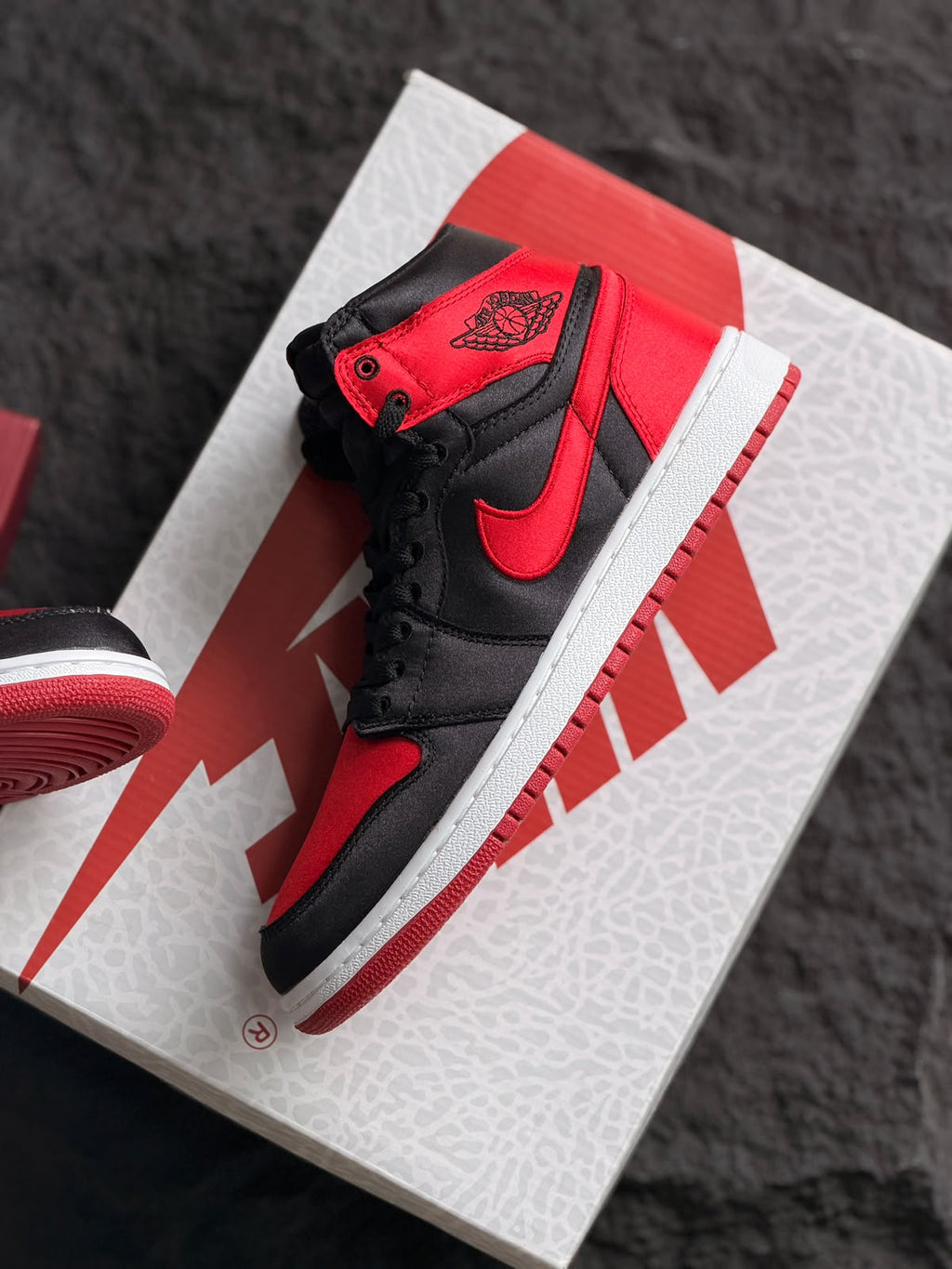 AIR JORDAN 1 HIGH OG SATIN BRED