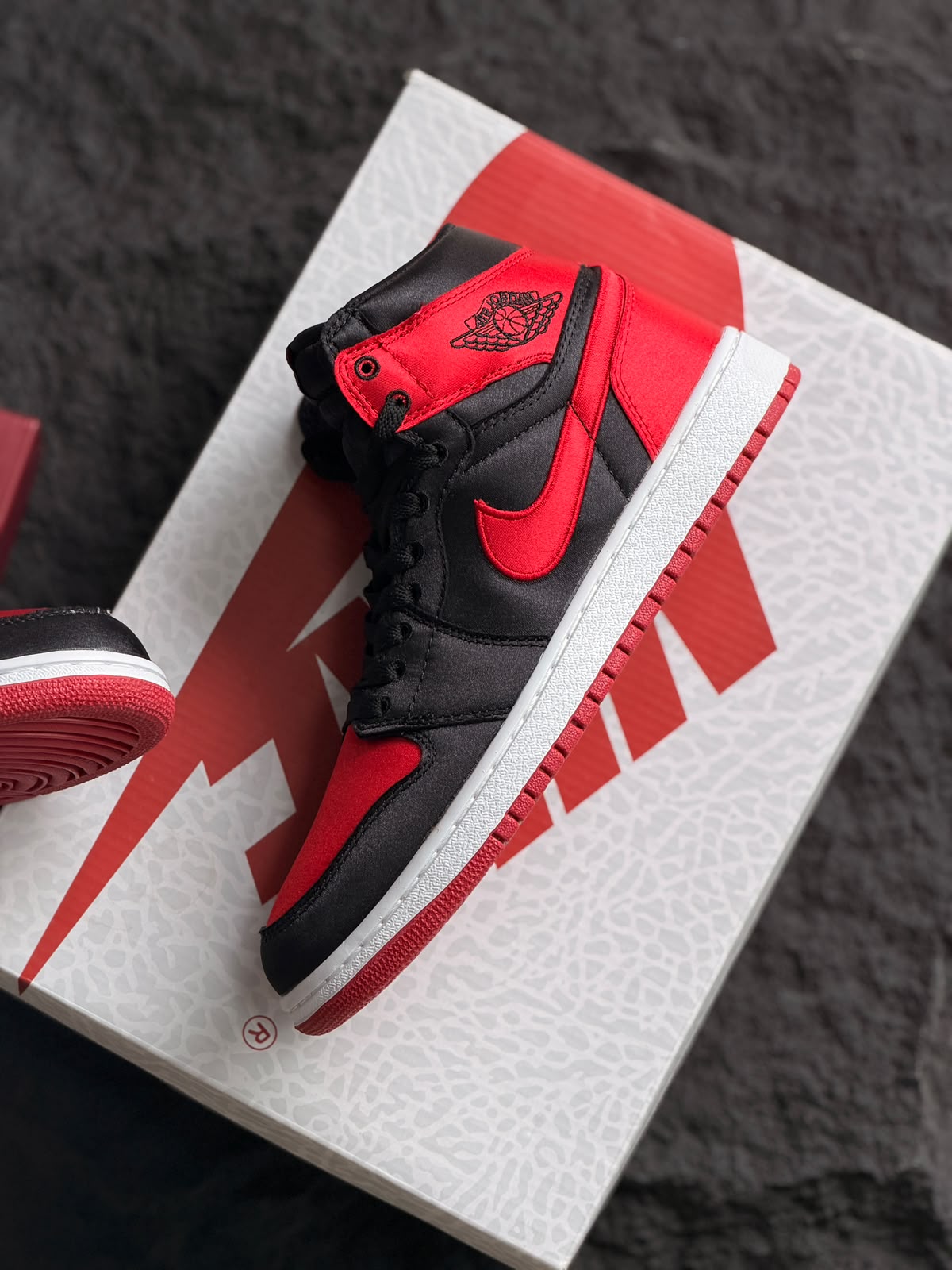 AIR JORDAN 1 HIGH OG SATIN BRED