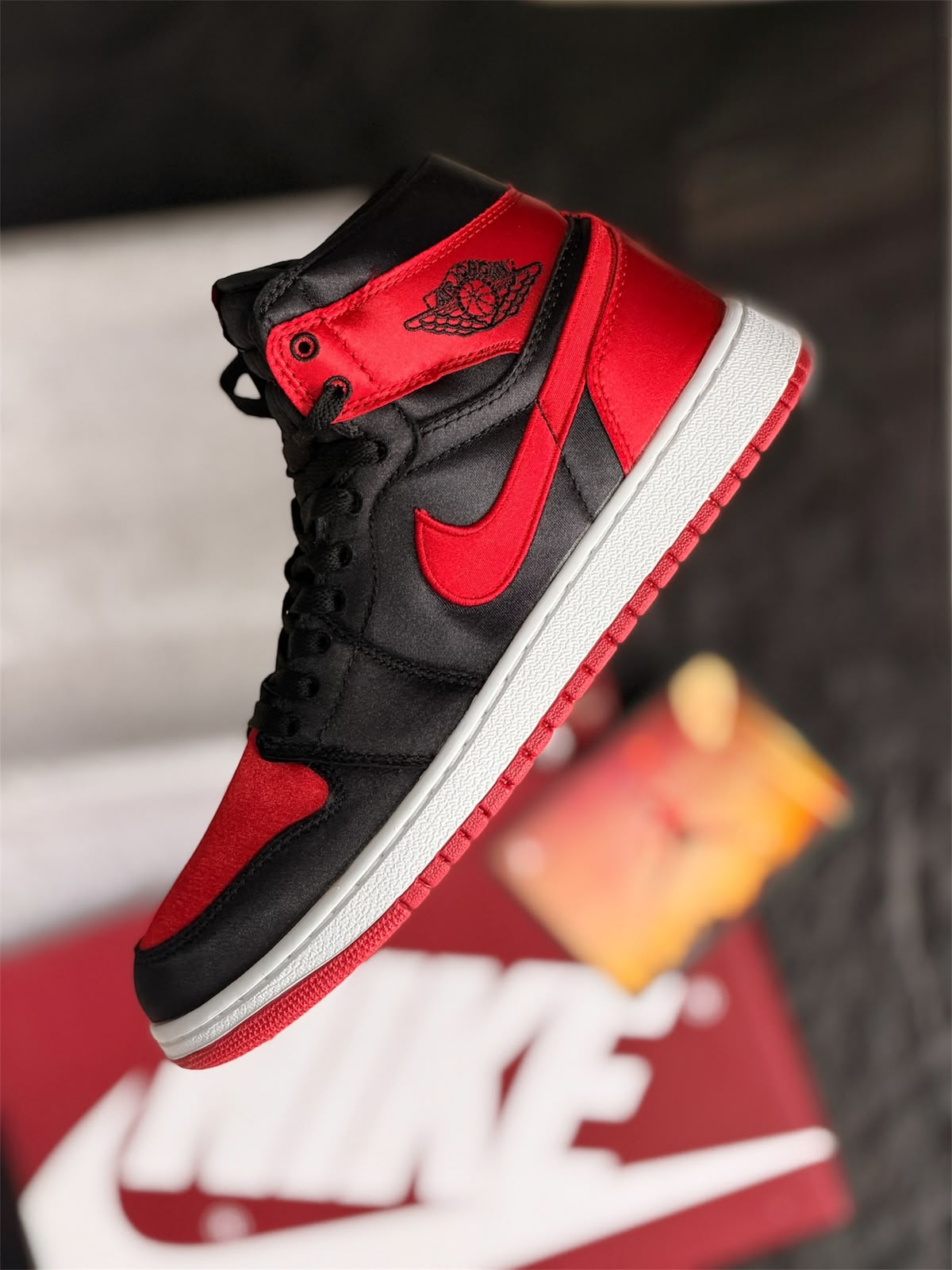 AIR JORDAN 1 HIGH OG SATIN BRED