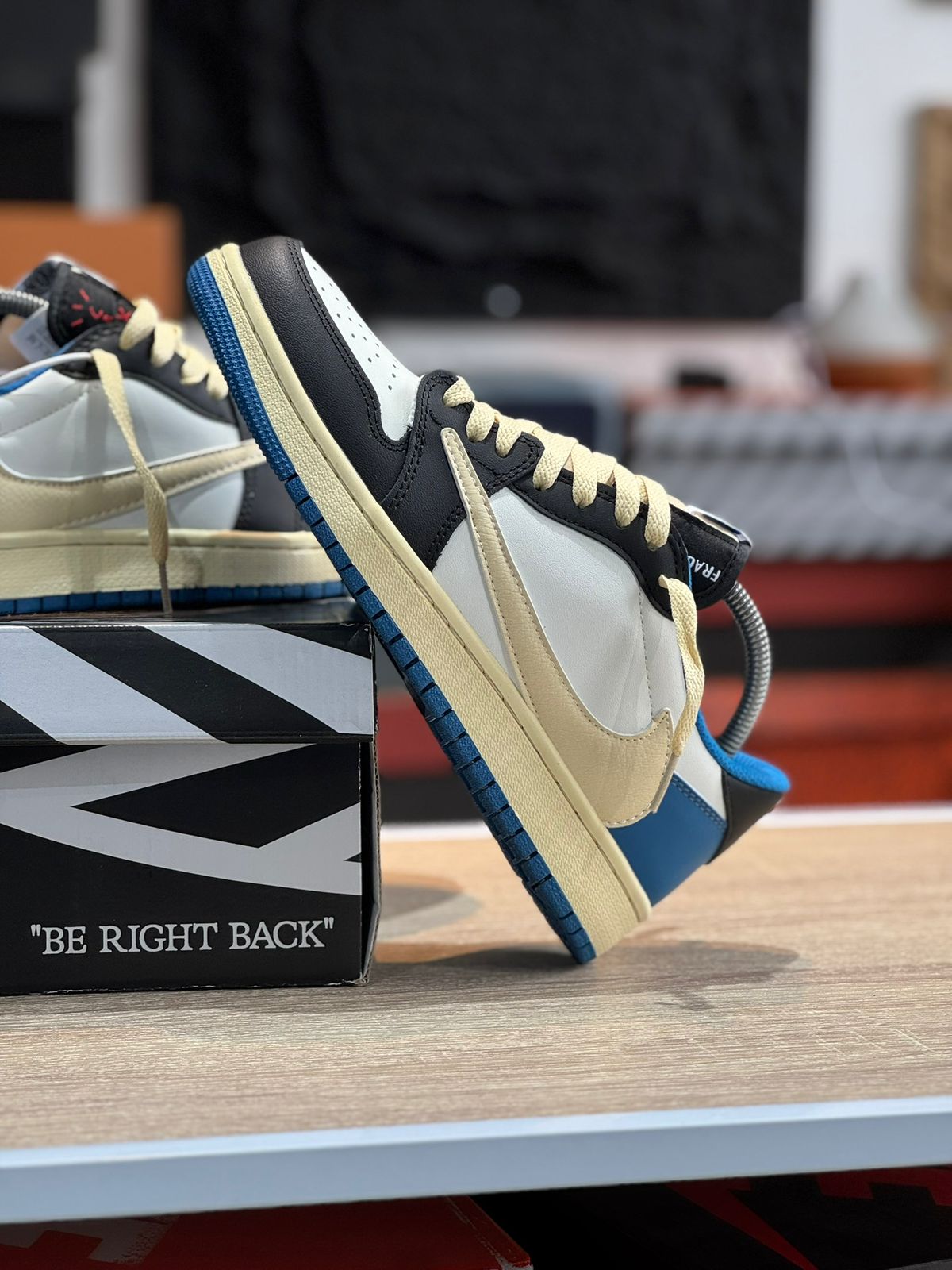 AIR JORDAN 1 LOW FRAGMENT X TRAVIS SCOTT