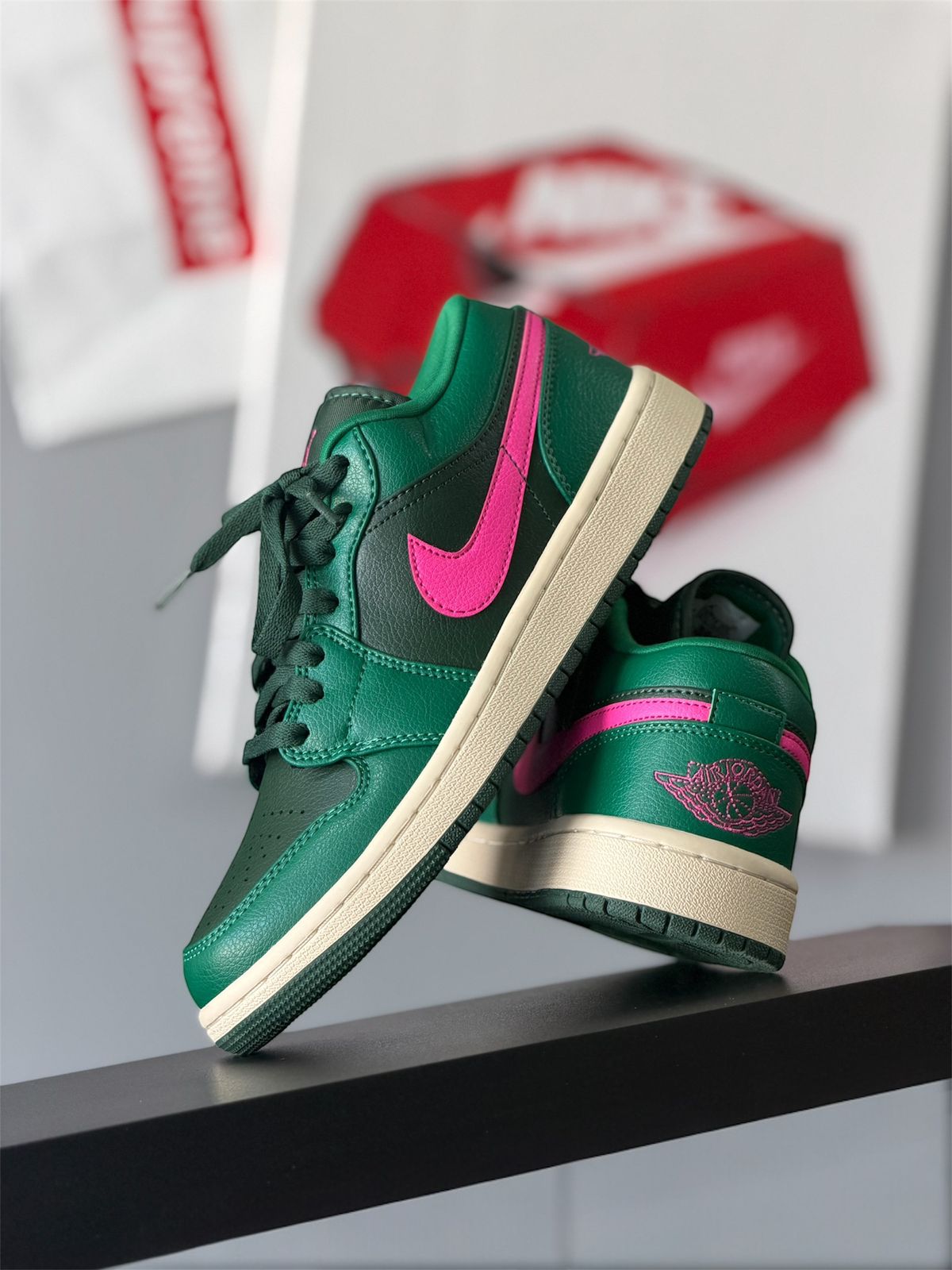 AIR JORDAN 1 LOW GREEN AND PINK