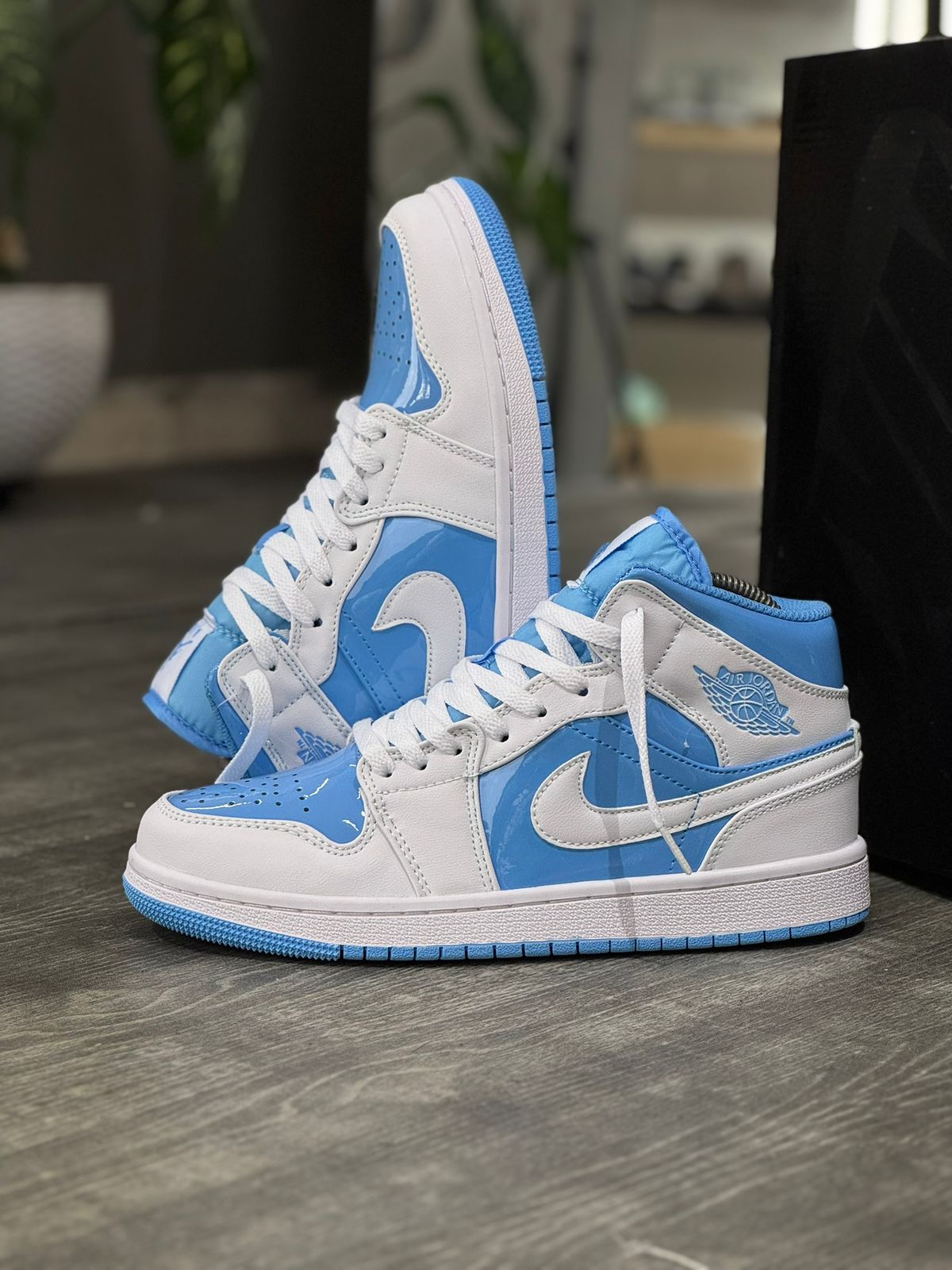 AIR JORDAN 1 MID SE LEGEND BLUE