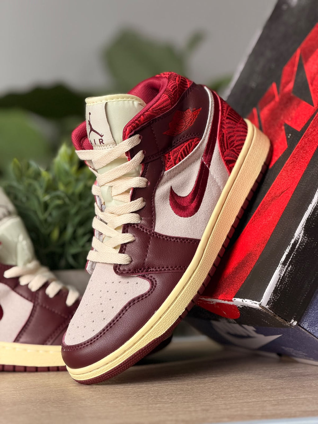 AIR JORDAN 1 MID SE TIKI LEAF
