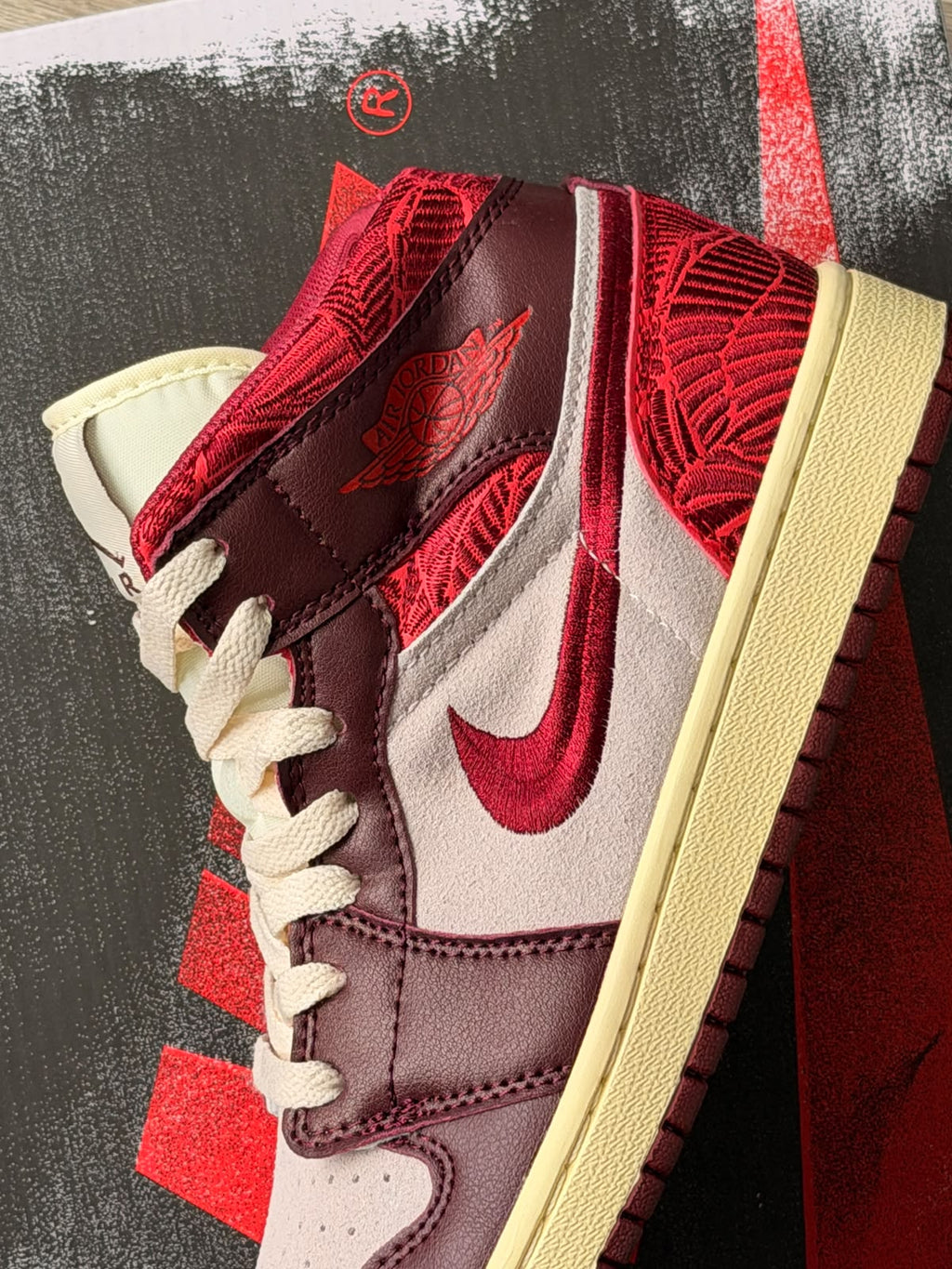 AIR JORDAN 1 MID SE TIKI LEAF