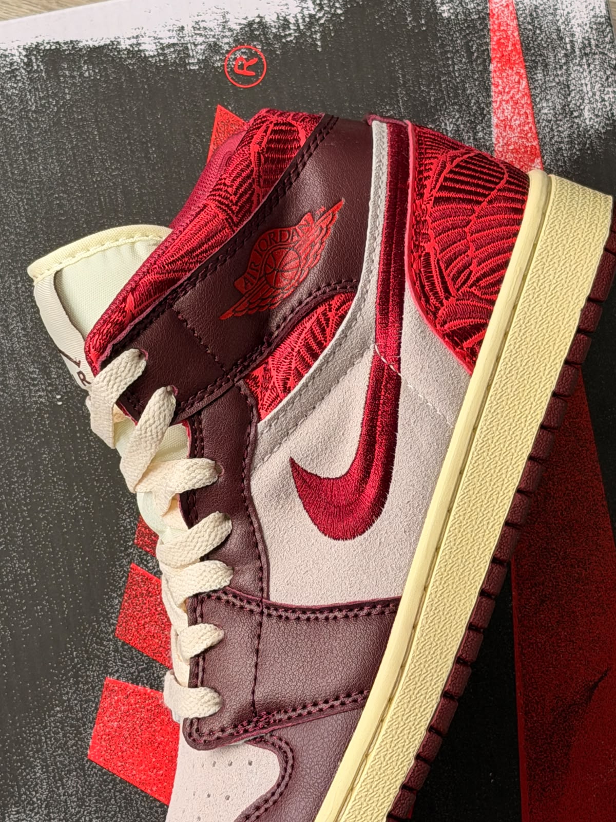 AIR JORDAN 1 MID SE TIKI LEAF