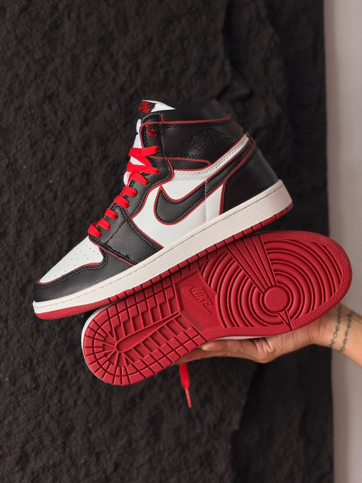AIR JORDAN 1 RETRO HIGH OG BLOODLINE