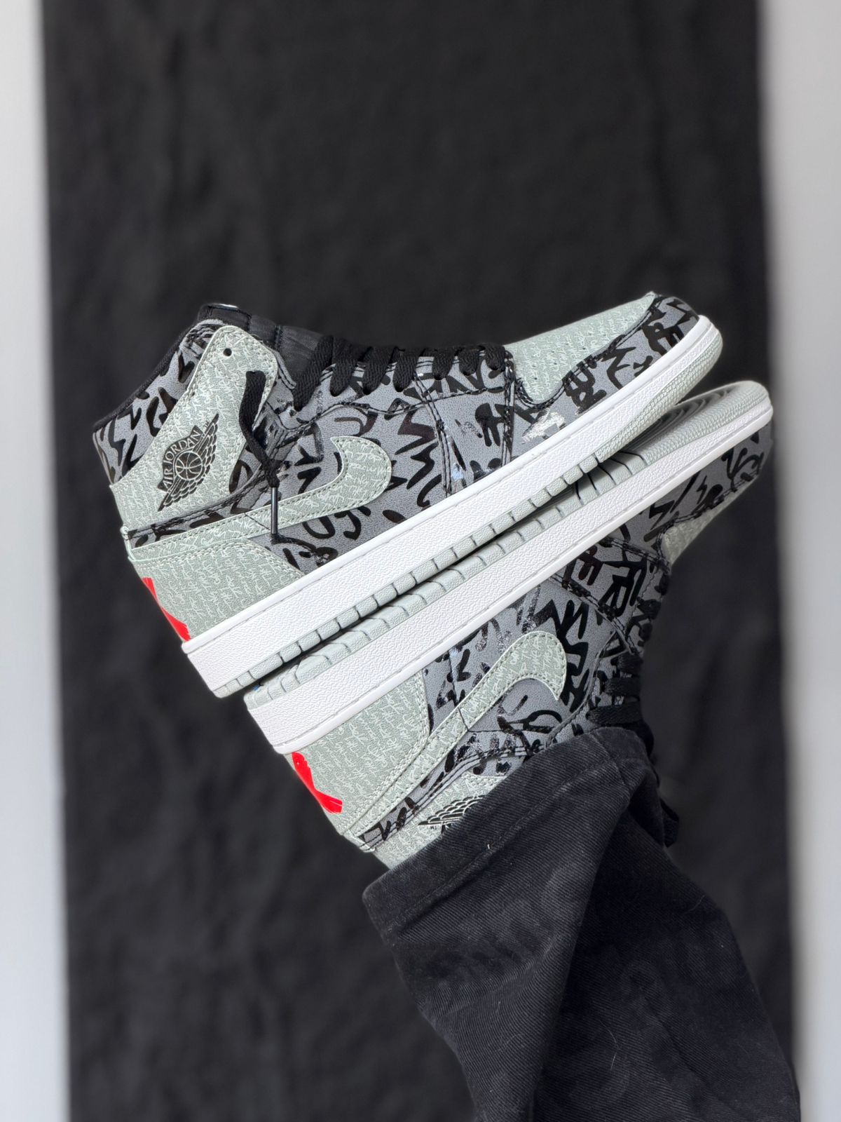 AIR JORDAN 1 RETRO HIGH OG REBELLIONAIRE