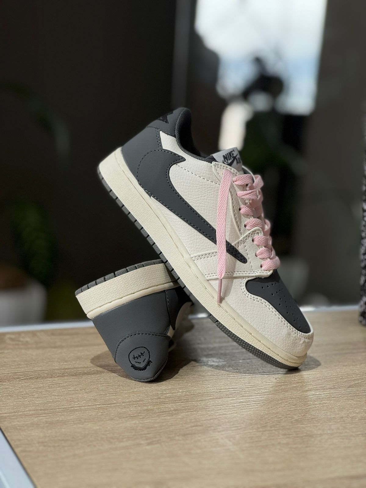 AIR JORDAN 1 RETRO LOW OG SP TRAVIS SCOTT GREY