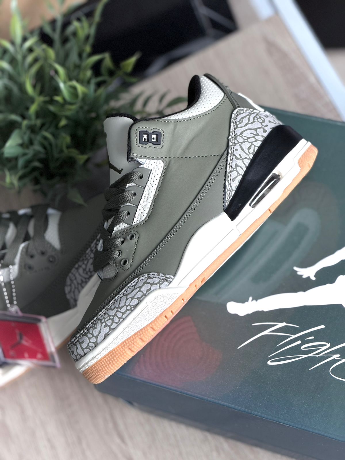 AIR JORDAN 3 MEDIUM OLIVE