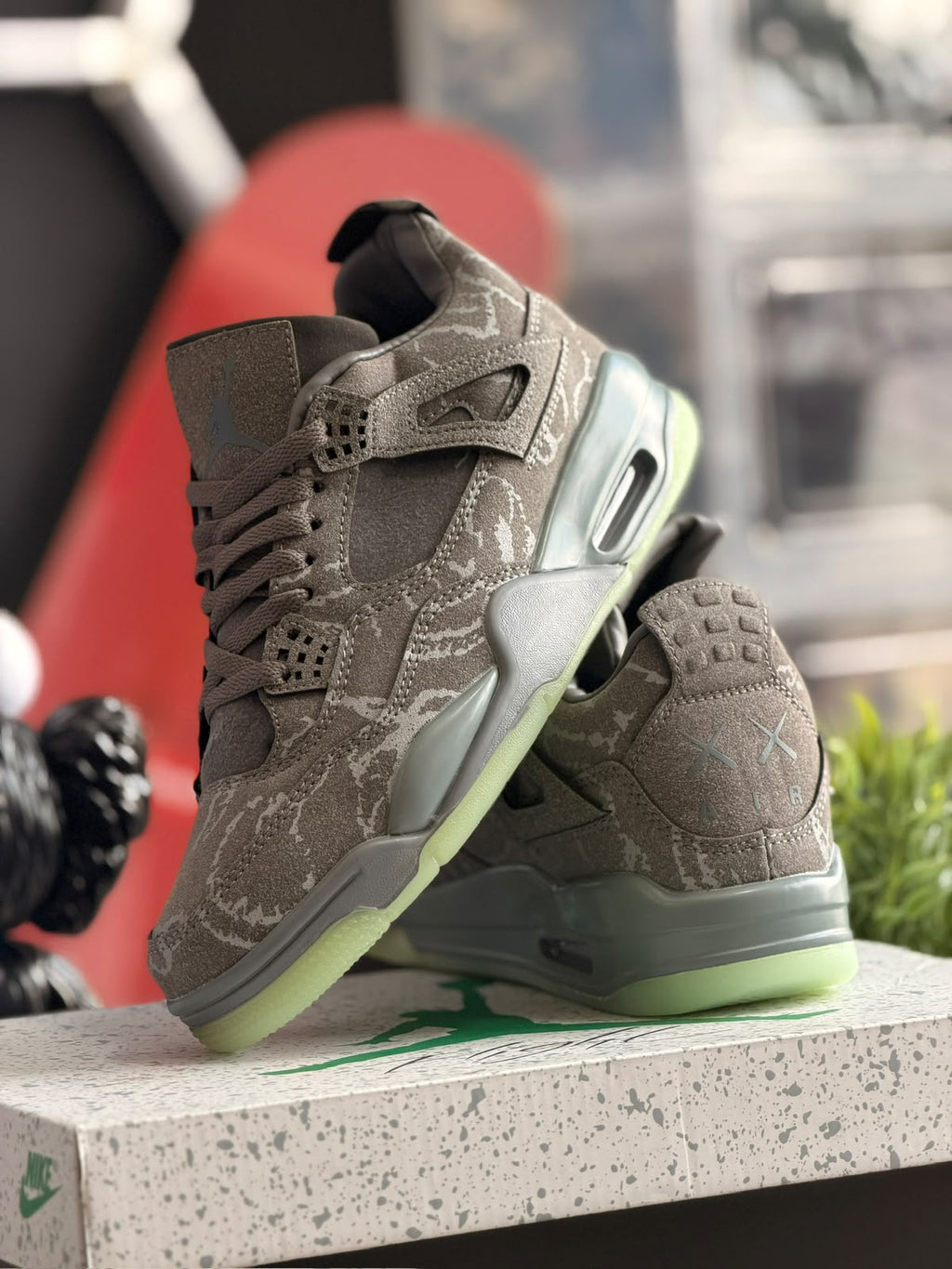 AIR JORDAN 4 X KAWS