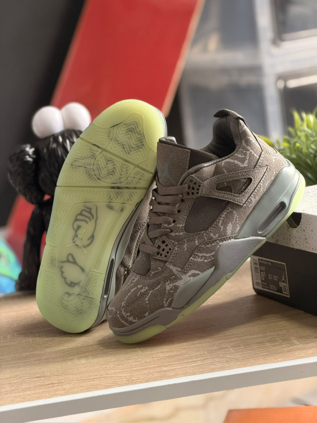 AIR JORDAN 4 X KAWS