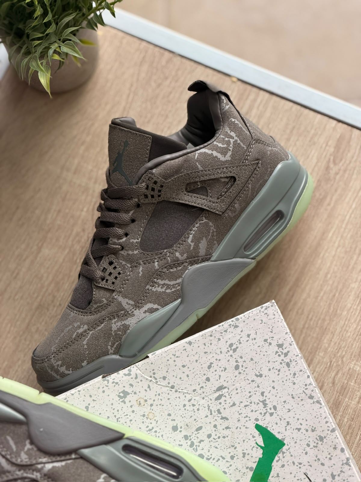 AIR JORDAN 4 X KAWS