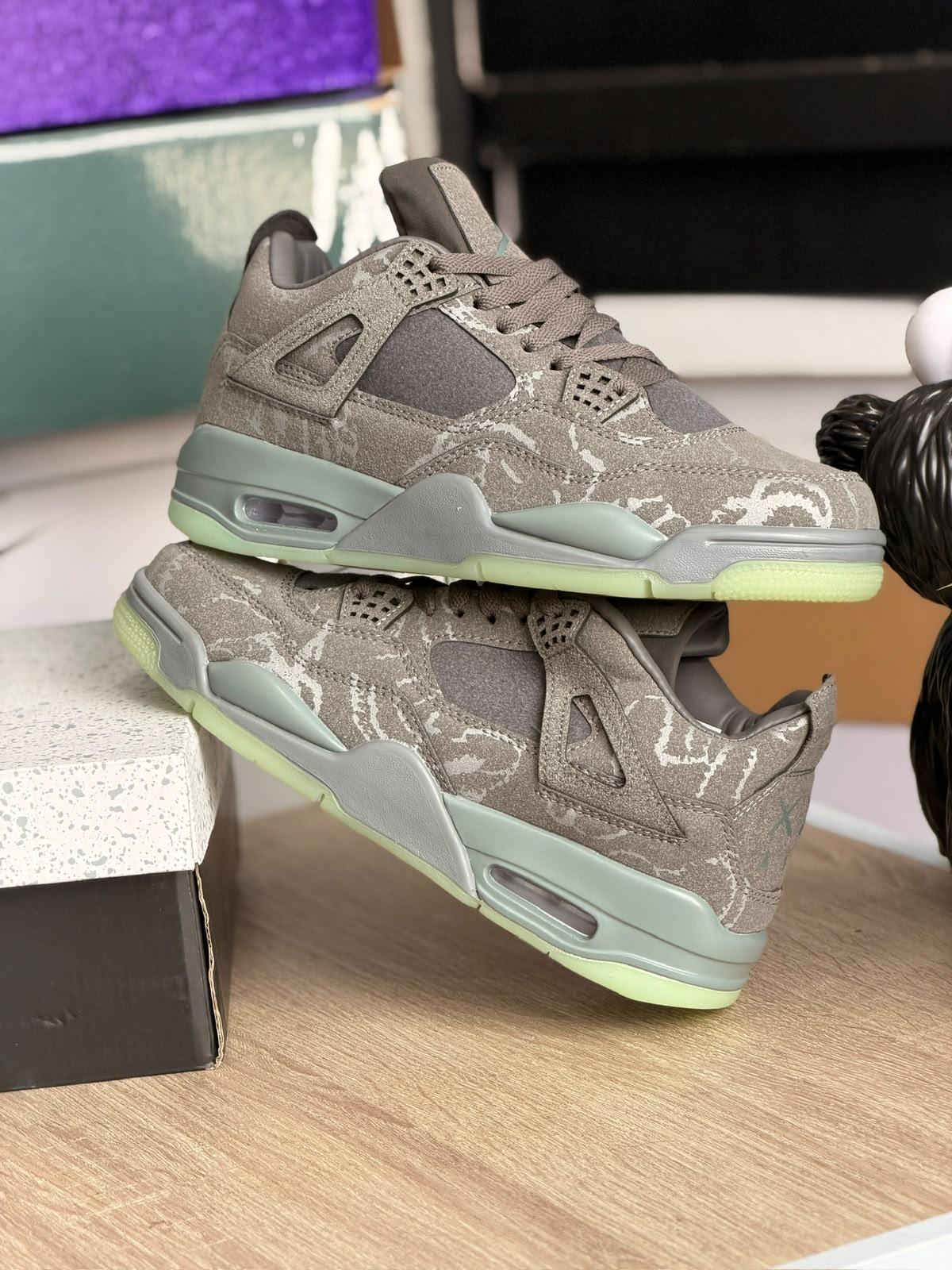 AIR JORDAN 4 X KAWS