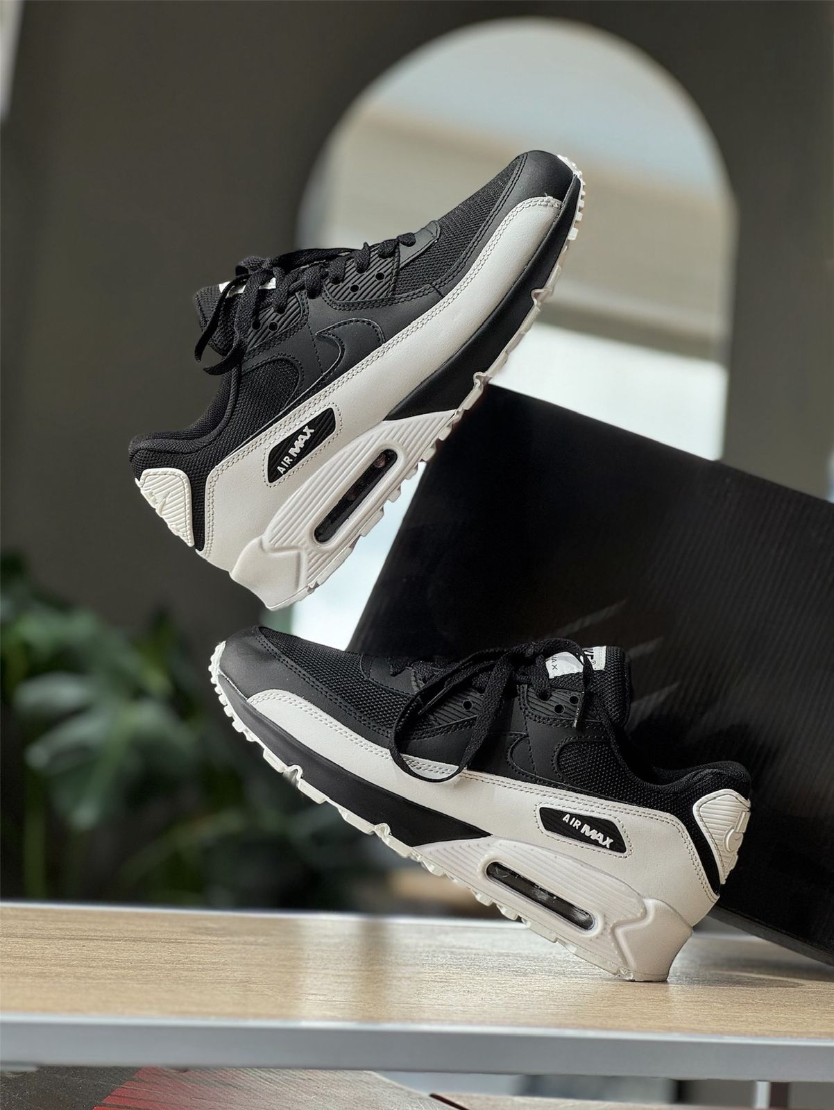 AIR MAX 90 BLACK AND WHITE