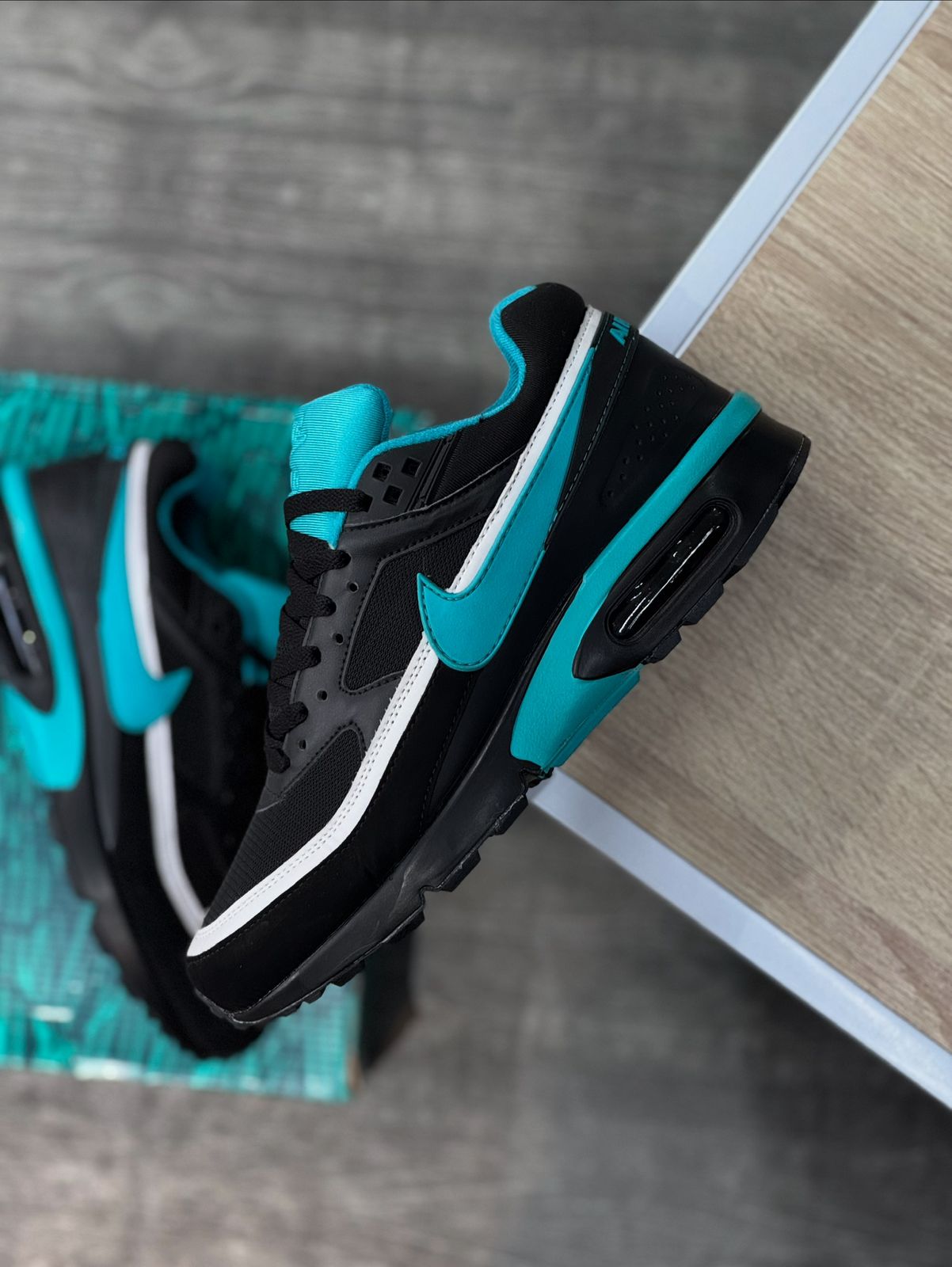 AIR MAX BW BLACK AND EMERALD