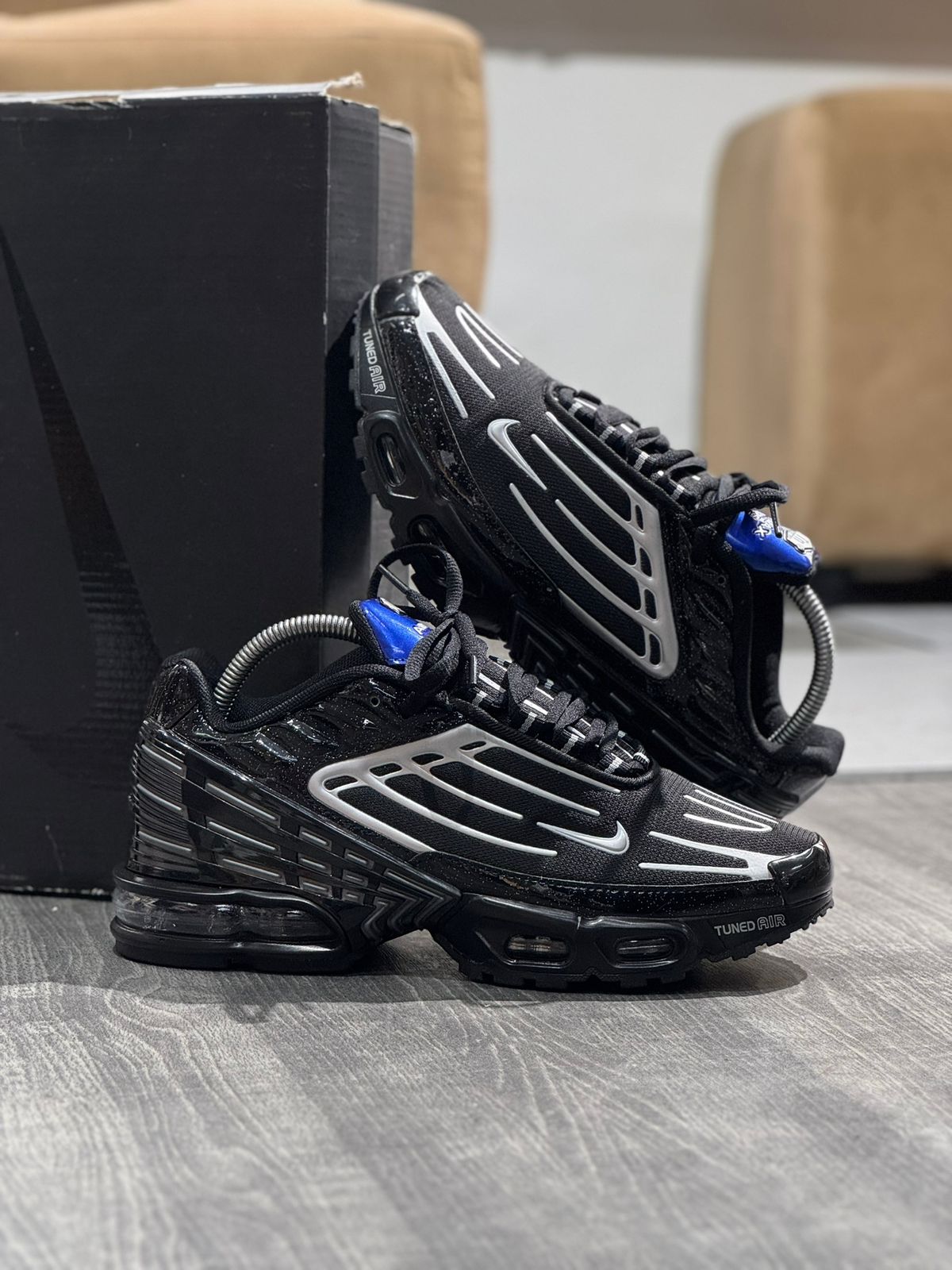 AIR MAX PLUS SILVER