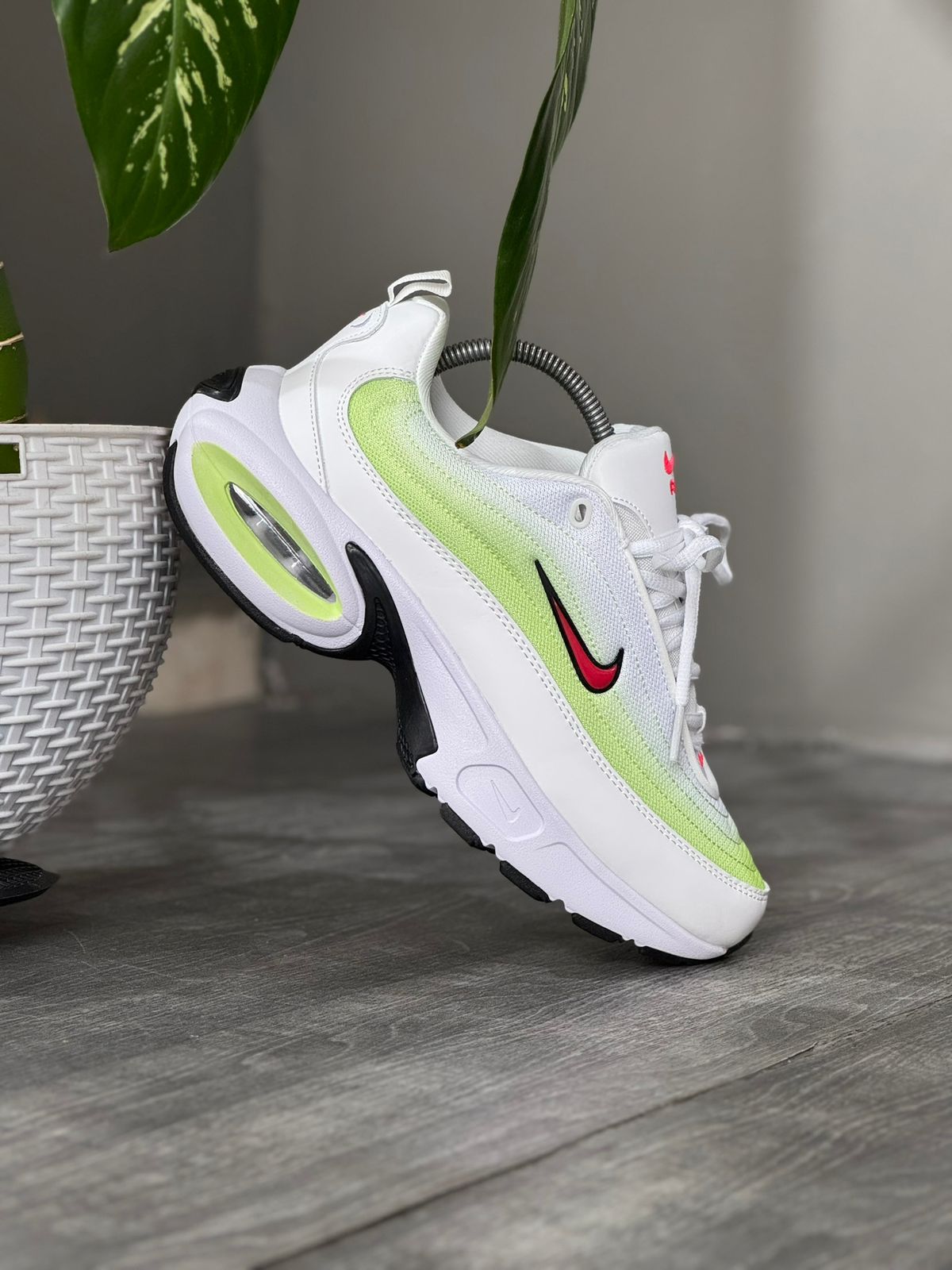 AIR MAX PLUS TN WHITE ATOMIC ORANGE
