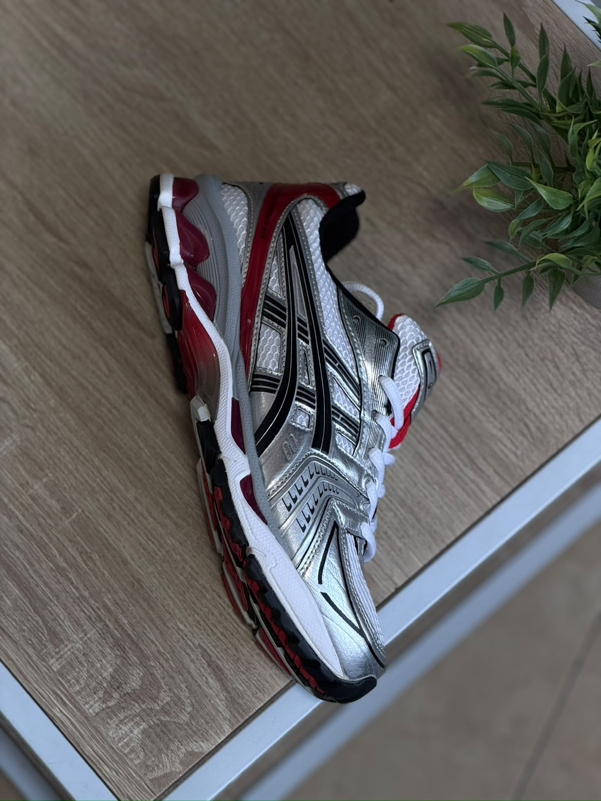 ASICS GEL-KAYANO 14 CLASSIC RED