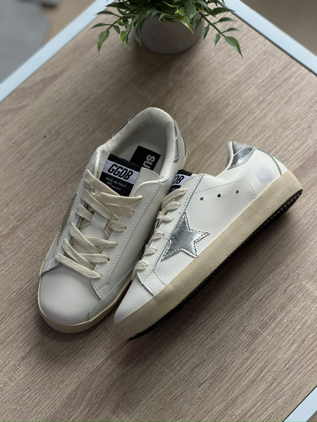 GOLDEN GOOSE SUPER-STAR PLATEADO