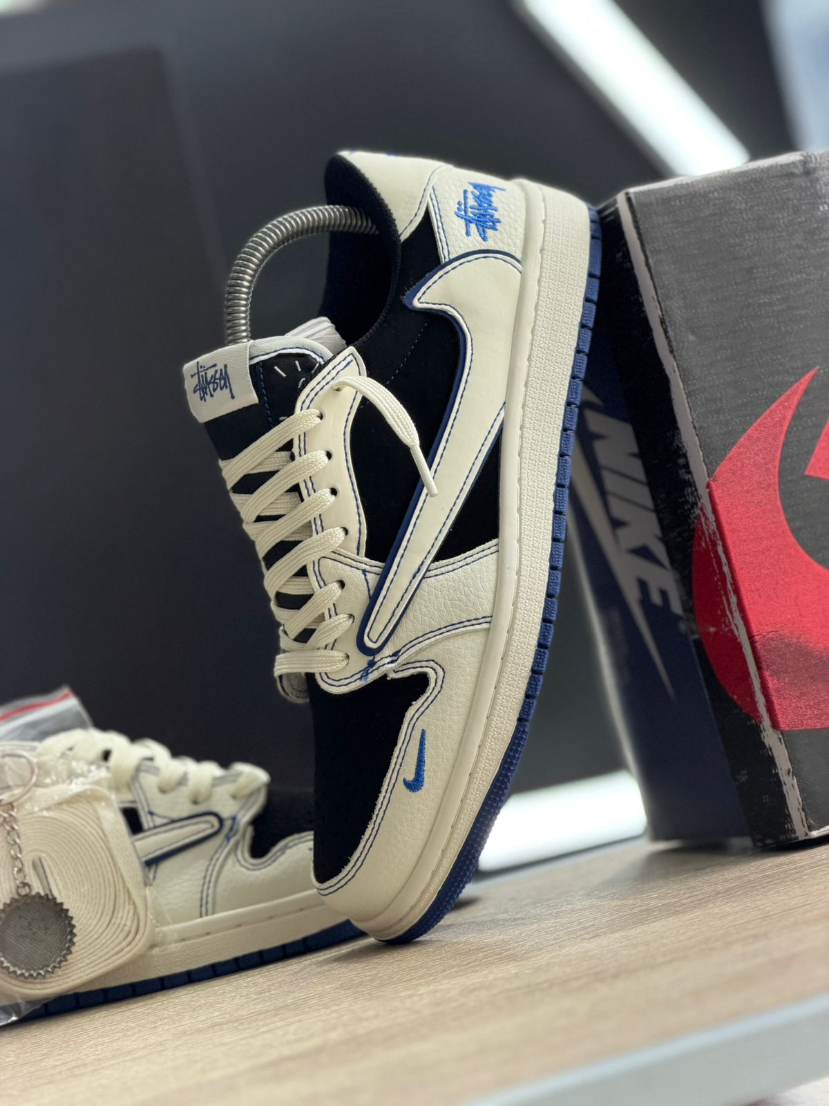 JORDAN 1 LOW TRAVIS SCOTT X STUSSY