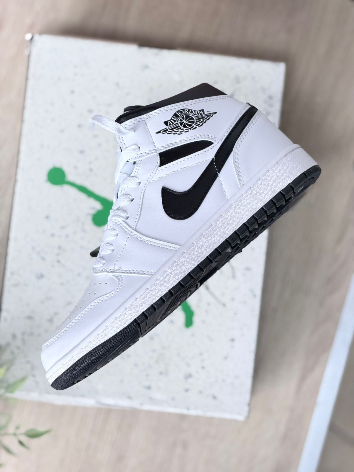 JORDAN 1 MID BLACK AND WHITE