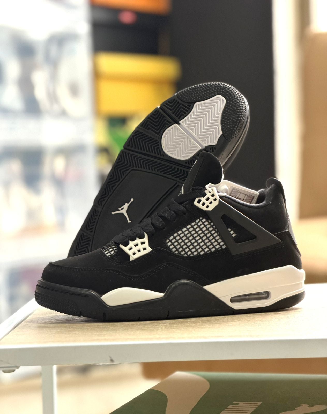 JORDAN 4 WHITE THUNDER