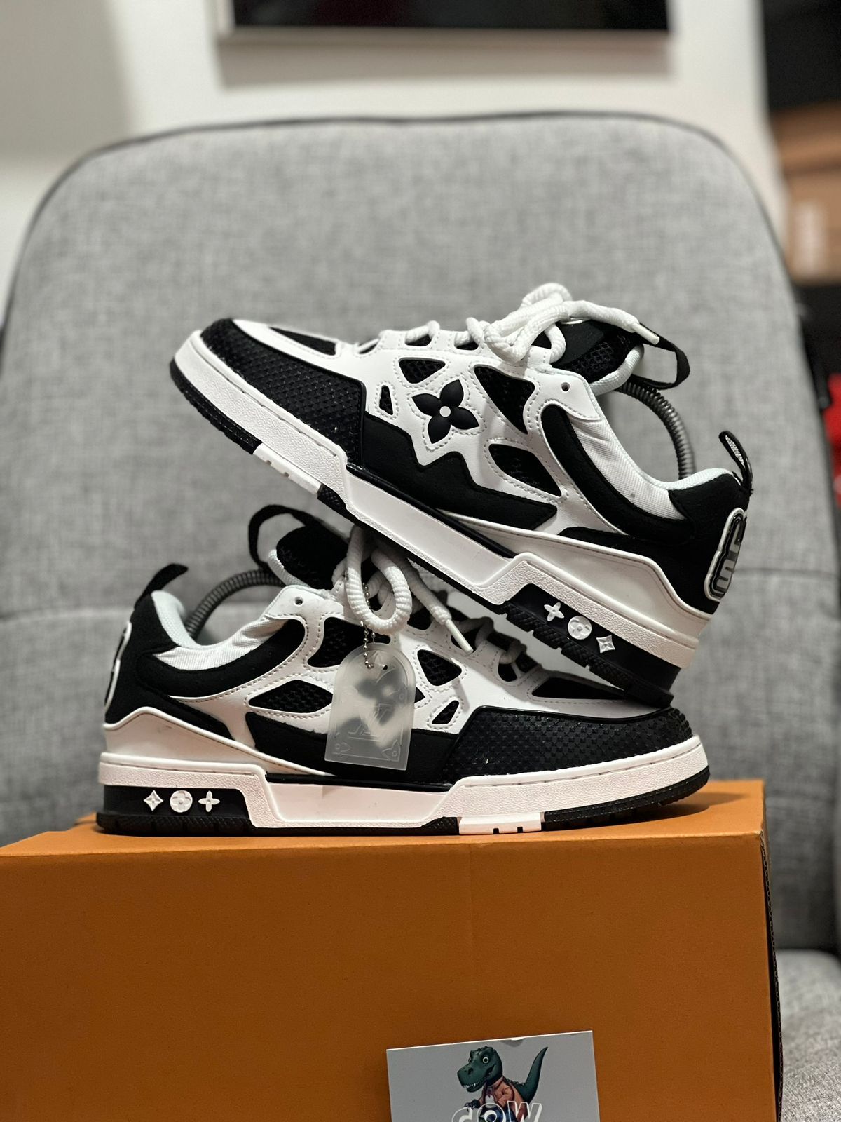 LOUIS VUITTON LV SKATE BLANCA NEGRA