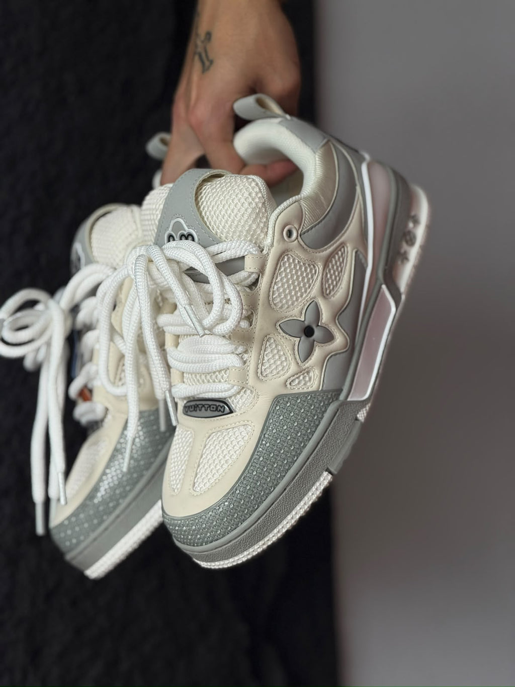 LV SKATE GRIS BEIGE