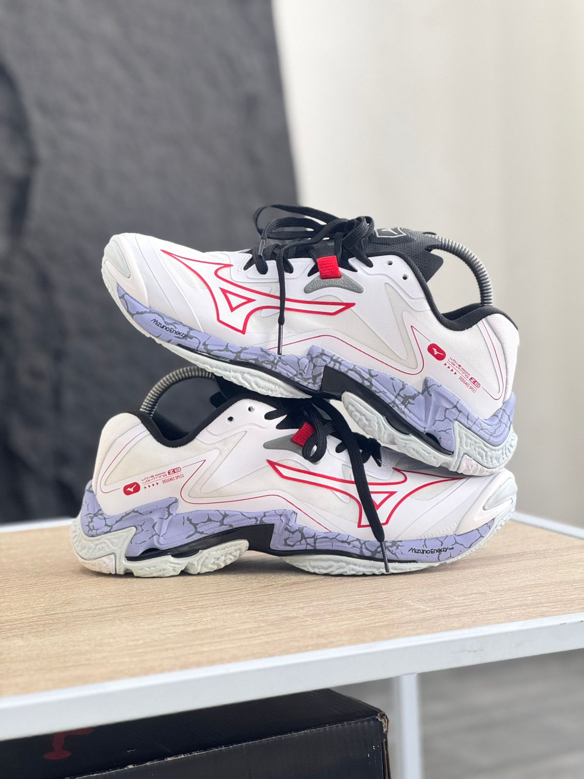 MIZUNO WAVE LIGHTNING Z8