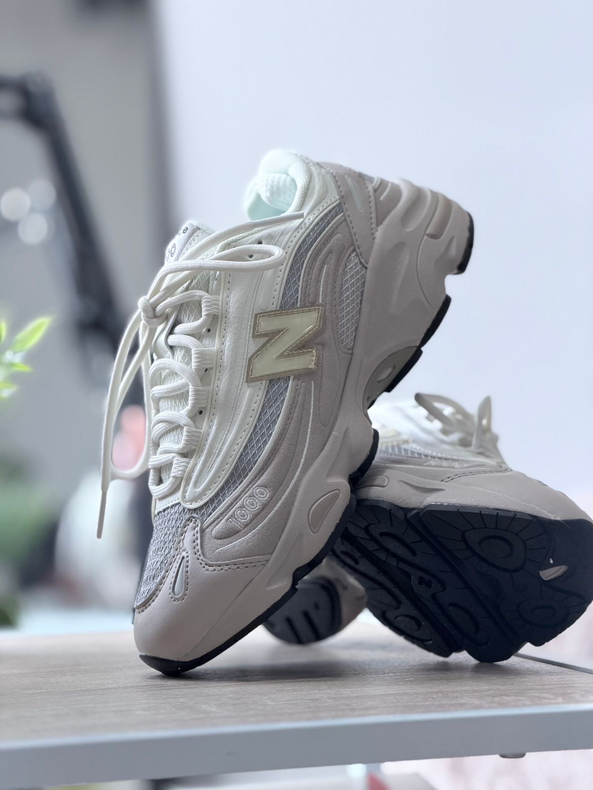 NEW BALANCE 1000 BEIGE