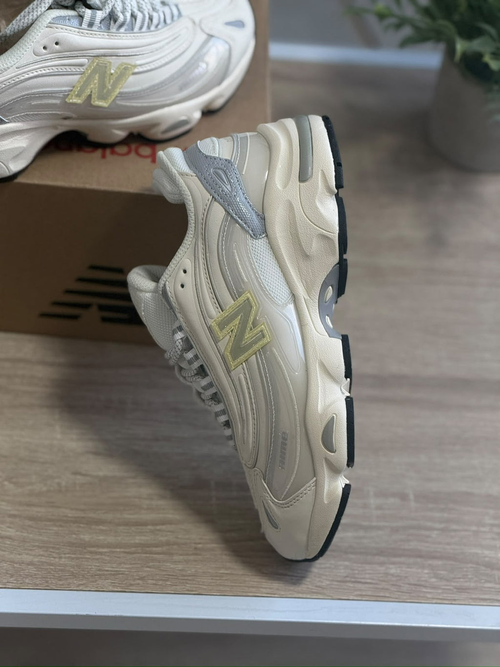 NEW BALANCE 1000 TONOS CREMA