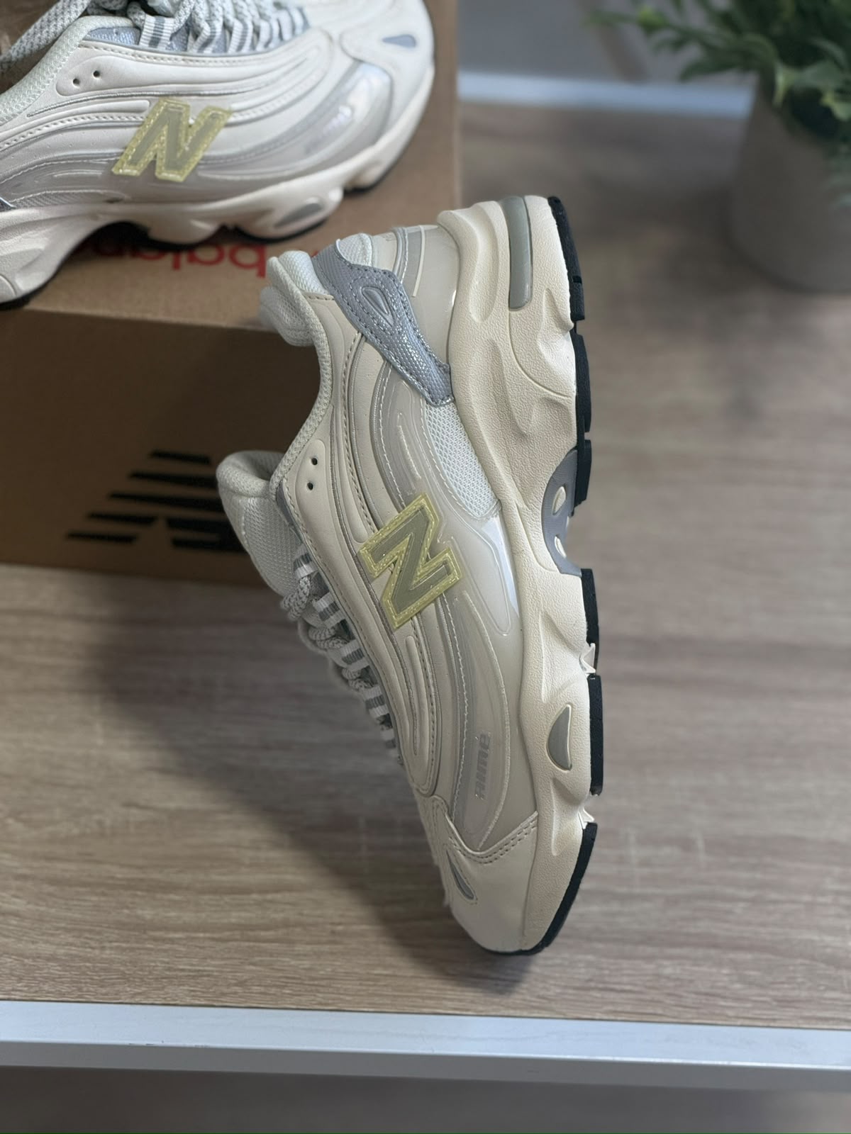 NEW BALANCE 1000 TONOS CREMA