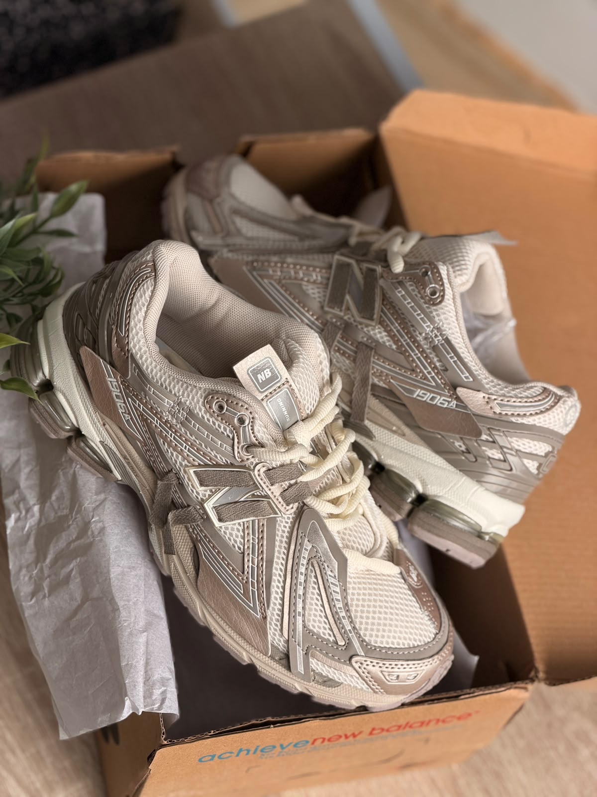 NEW BALANCE 1906R BEIGE METALICO