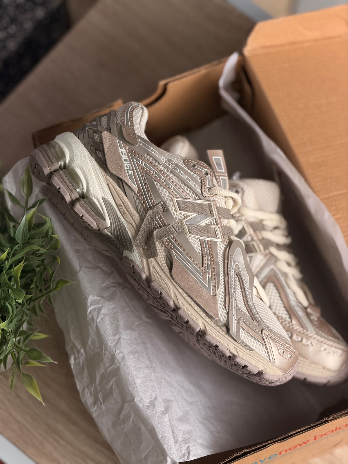 NEW BALANCE 1906R BEIGE METALICO