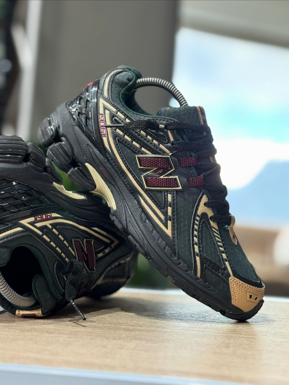 NEW BALANCE 1906R BLACK AND GOLD
