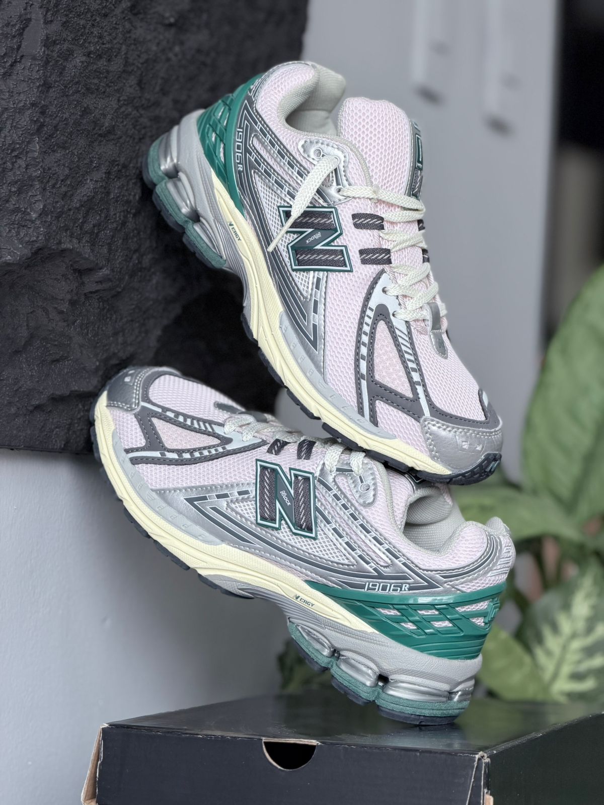 NEW BALANCE 1906R SILVER