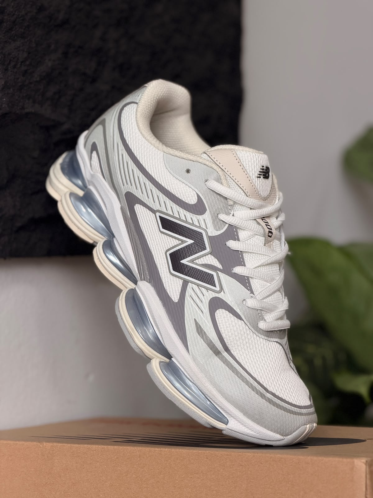 NEW BALANCE 2000 BLACO GRIS