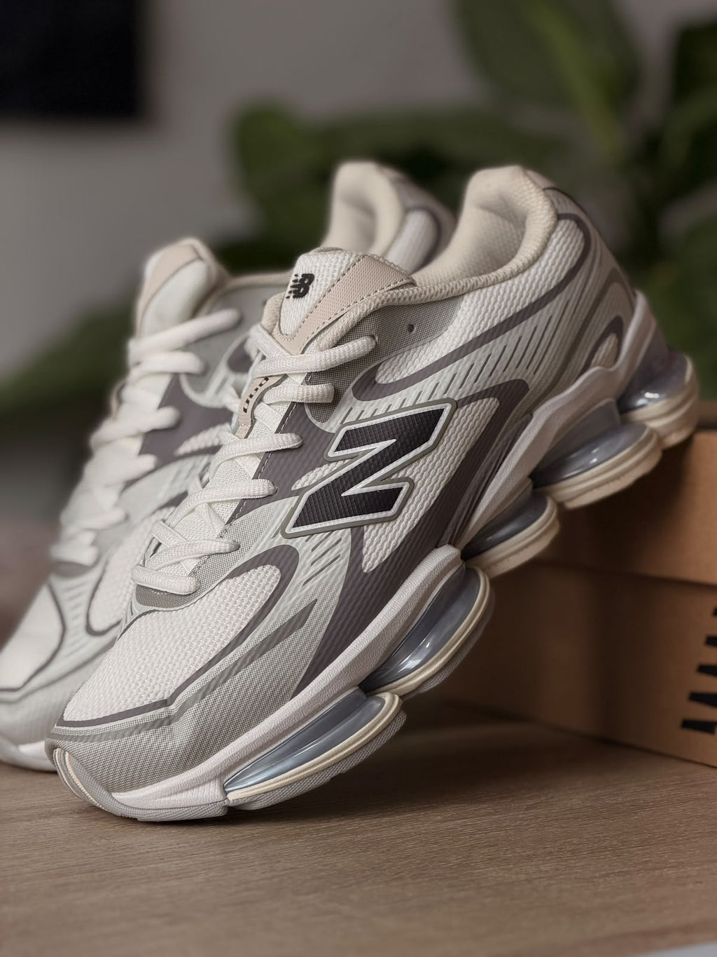 NEW BALANCE 2000 BLACO GRIS
