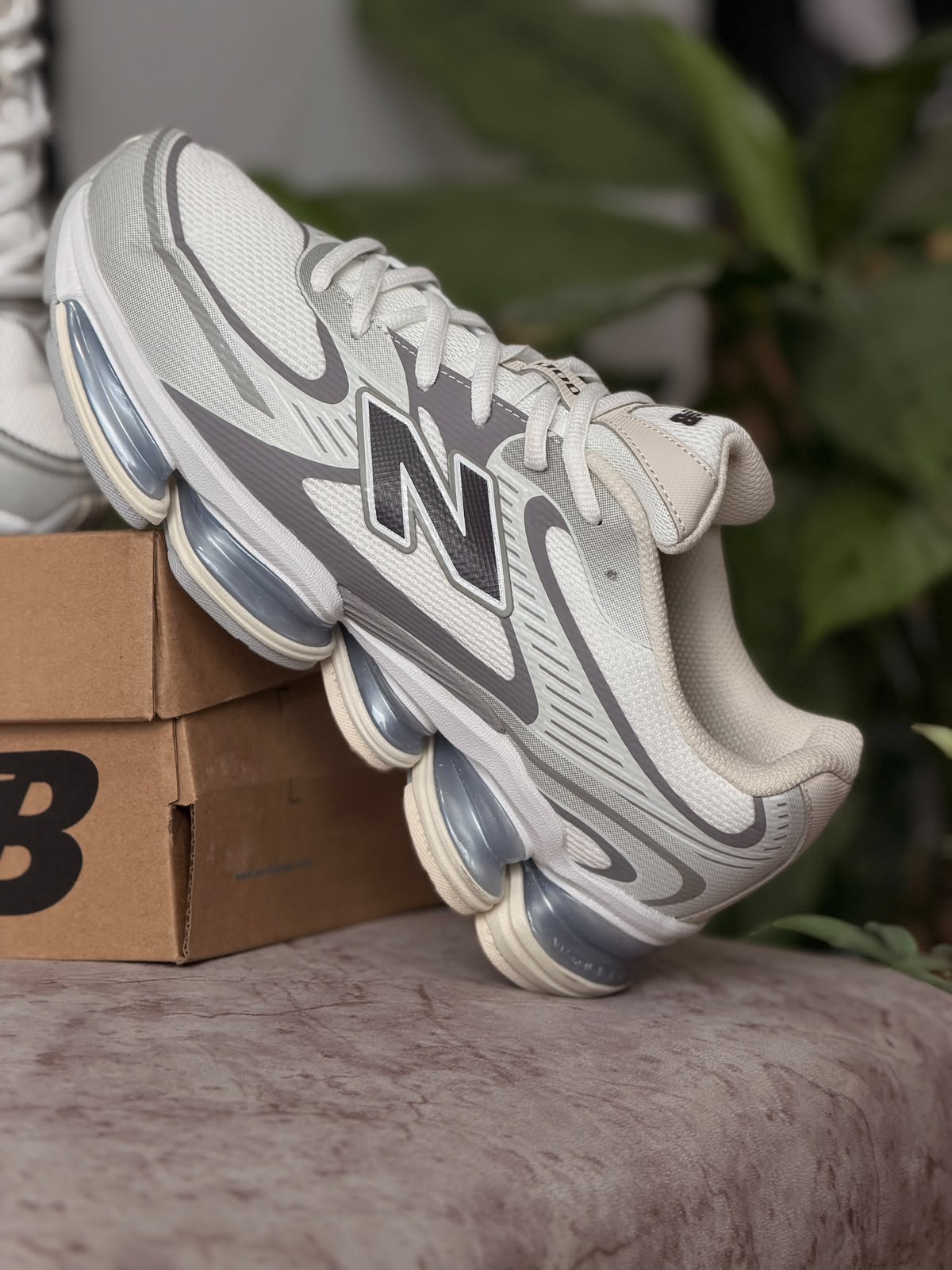 NEW BALANCE 2000 BLACO GRIS