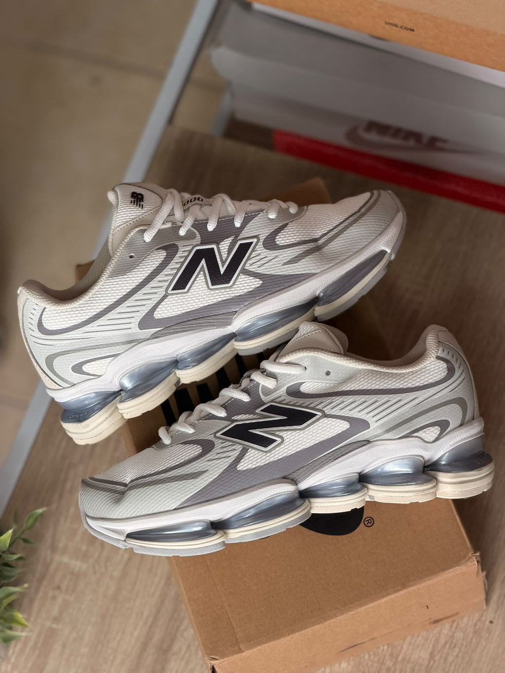 NEW BALANCE 2000 BLACO GRIS