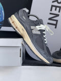 NEW BALANCE 2002R