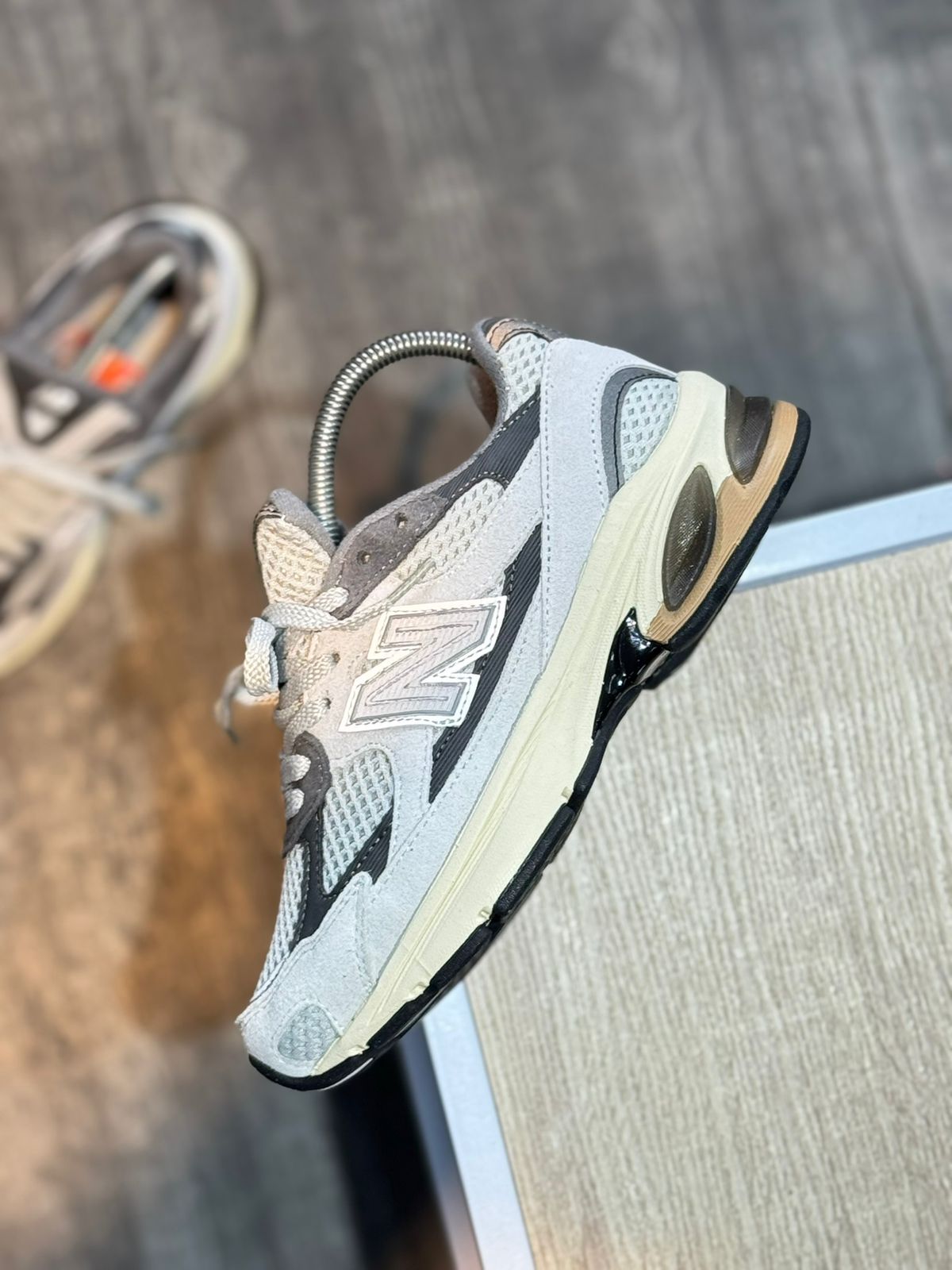 NEW BALANCE 2010 BRIGHTON CREAM GREY