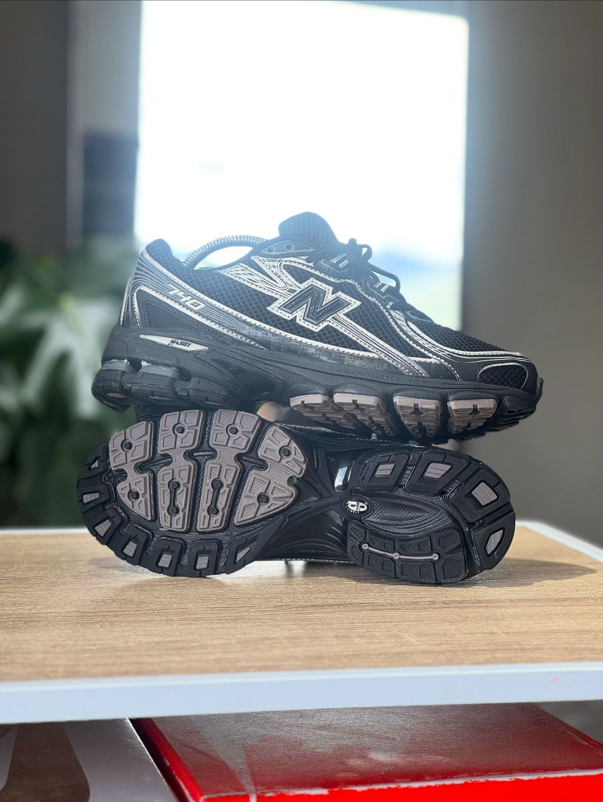 NEW BALANCE 740 BLACK