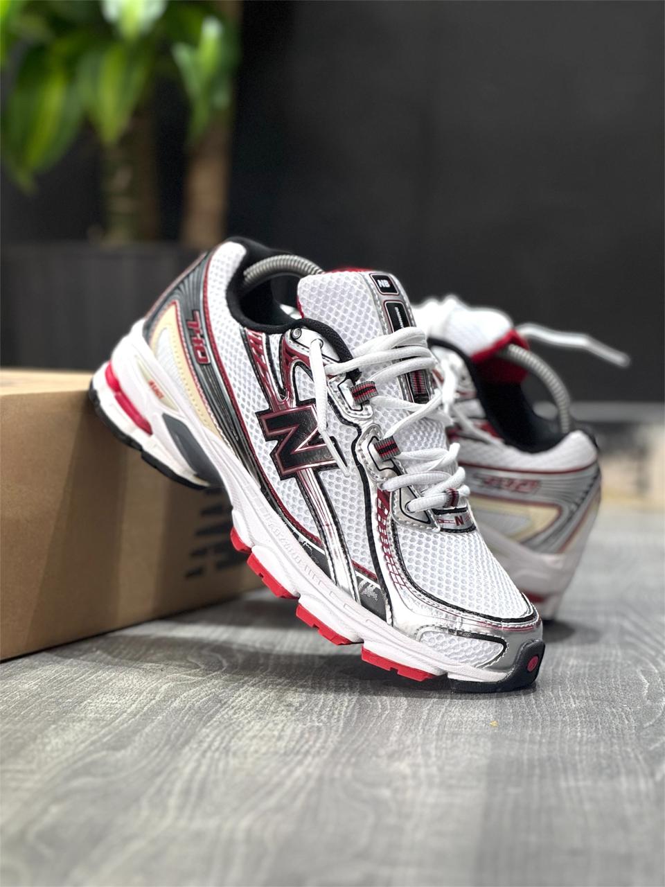 NEW BALANCE 740 BLACK AND RED